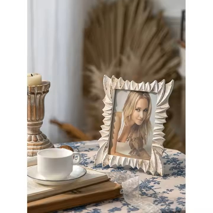 Ornamental White Leaf-Edge Photo Frame - 19*2*24cm