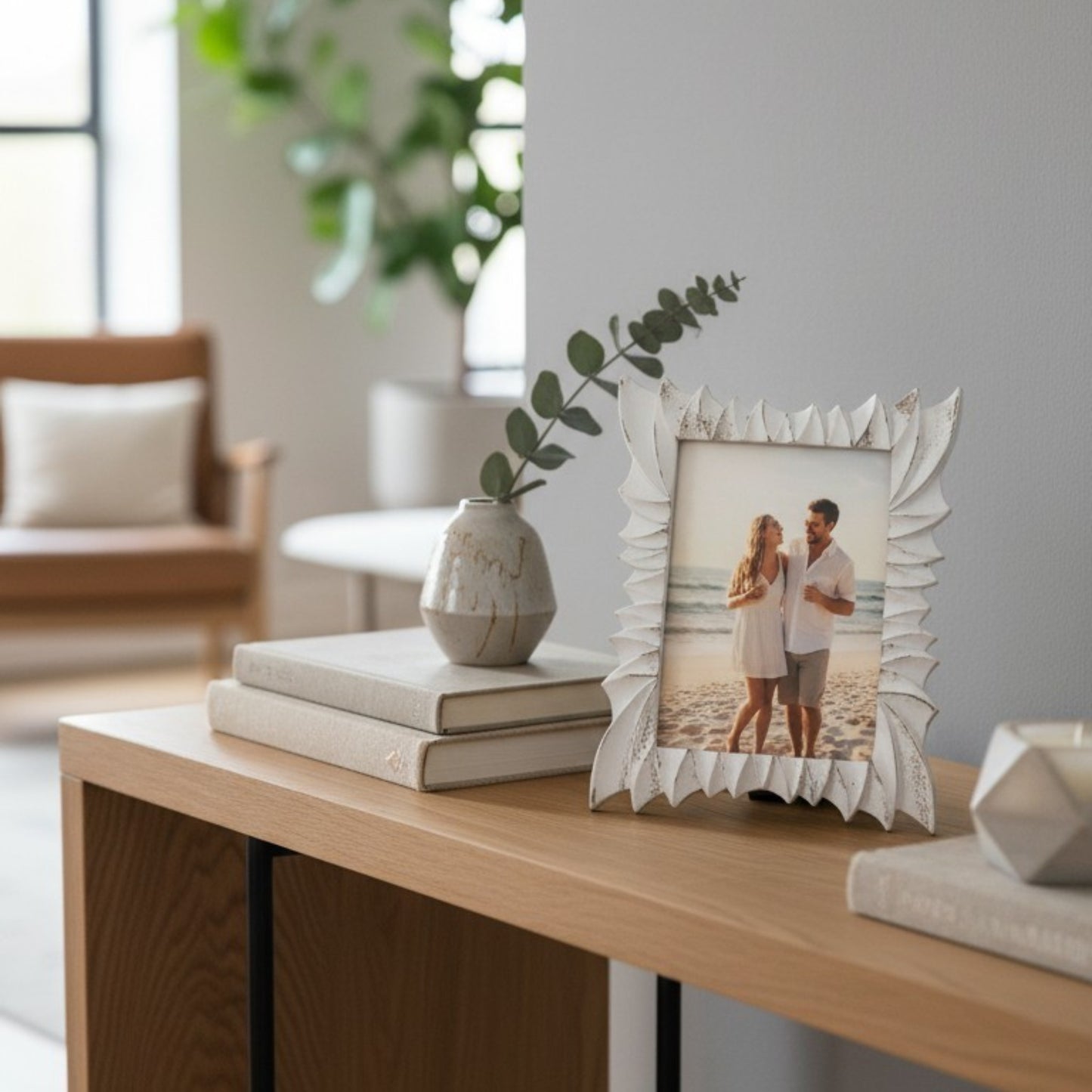 Ornamental White Leaf-Edge Photo Frame - 19*2*24cm